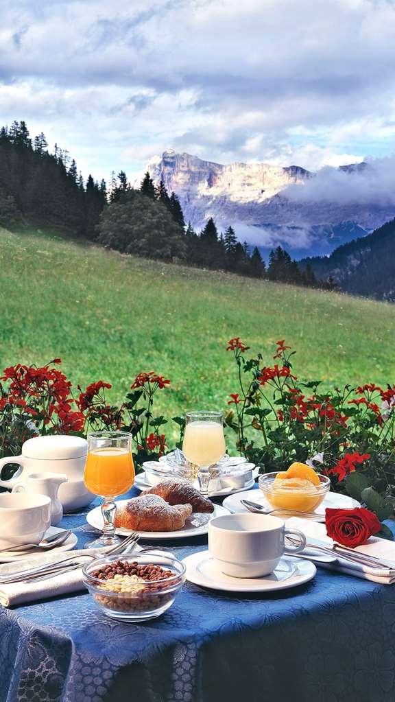 Hotel Miramonti Corvara Restaurant foto